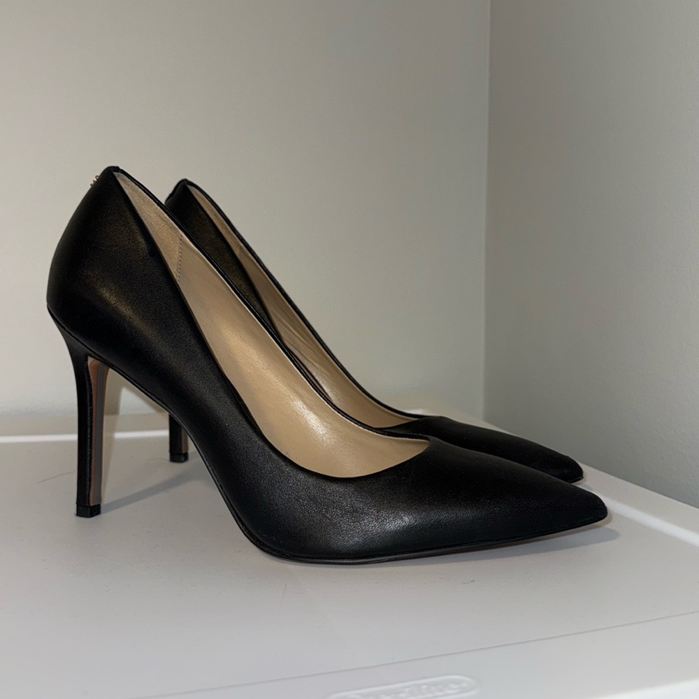 Hazel Pump in Black
Sam Edelman